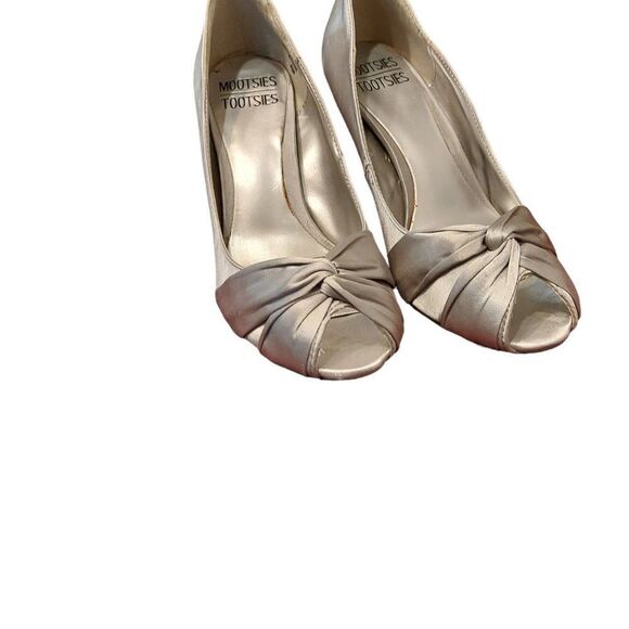 Vintage Mootsies Tootsies 6 1/2 M VGC Silver - Picture 1 of 7
